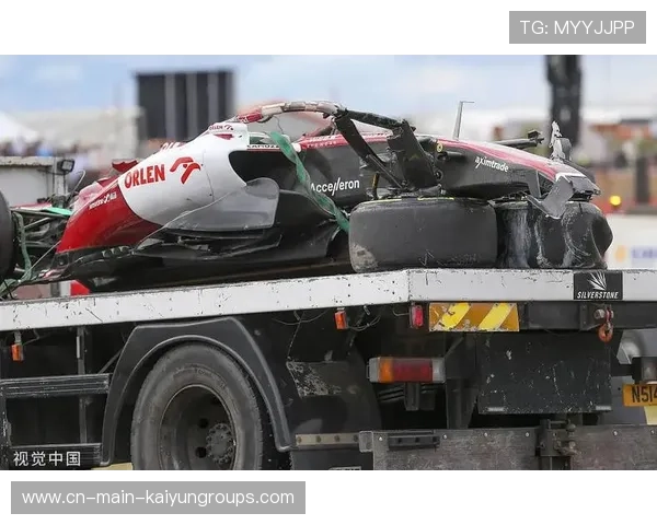 F1维修区惊魂一幕：车队喊停太晚，差点酿成连环撞